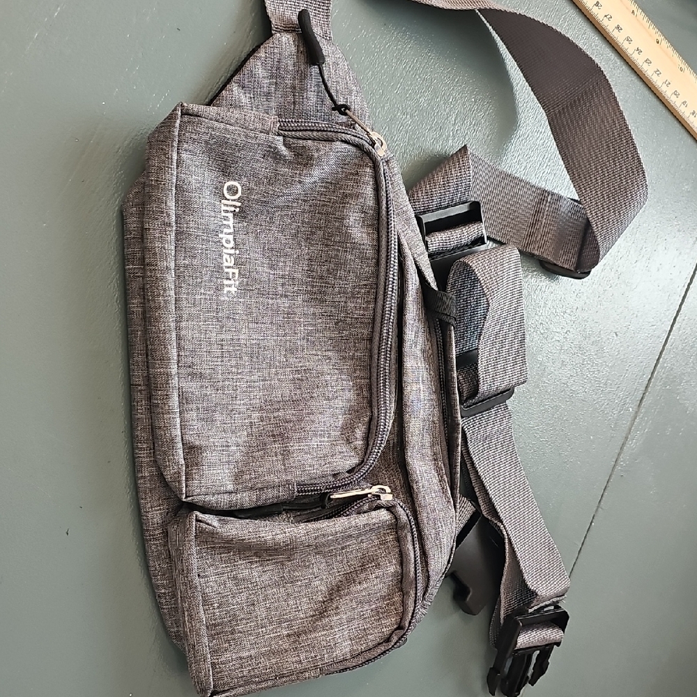 Gray Fanny Pac, By‎ OLIMPIAFIT. LOTS OF ZIPPER POCKETS. ADJUSTABLE.
